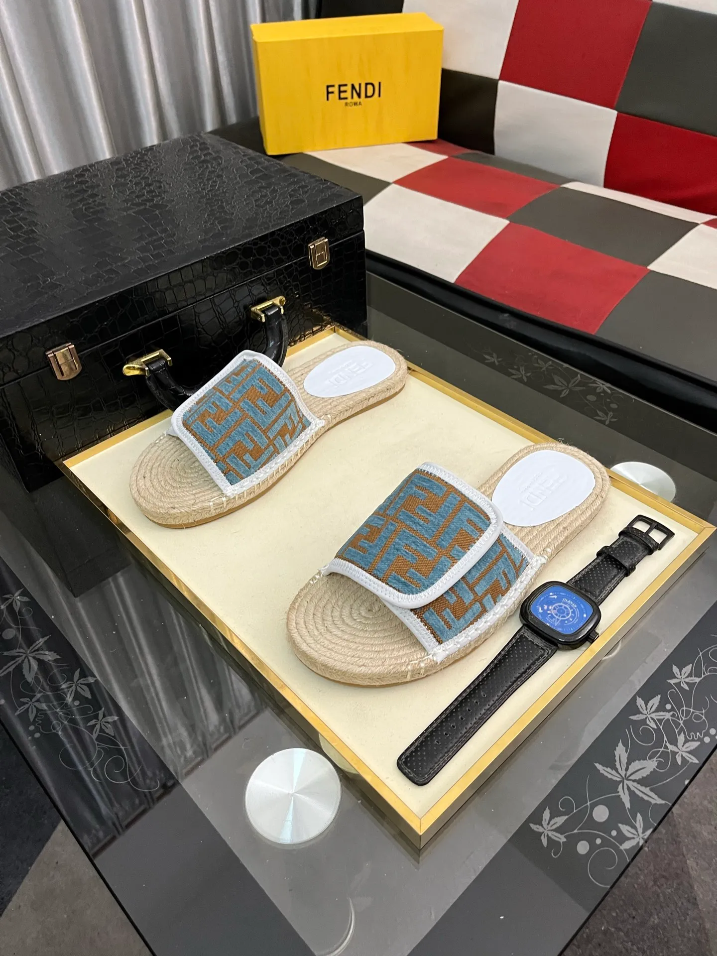 Men's shoes💰320⌚️⌚️[FENDI~Fendi slippers] High-end men's shoes brand official website 1:1 latest masterpiece: original mold customization, fabrics made of imported original materials, upgraded outsole, lighter, top quality in the market, simple and tasteful, a must-have for fashionistas, fashion is at your feet, full of confidence, the same style at the counter👍The season of summer slippers is here. Yardage: 38-44. Can be customized45.46.47